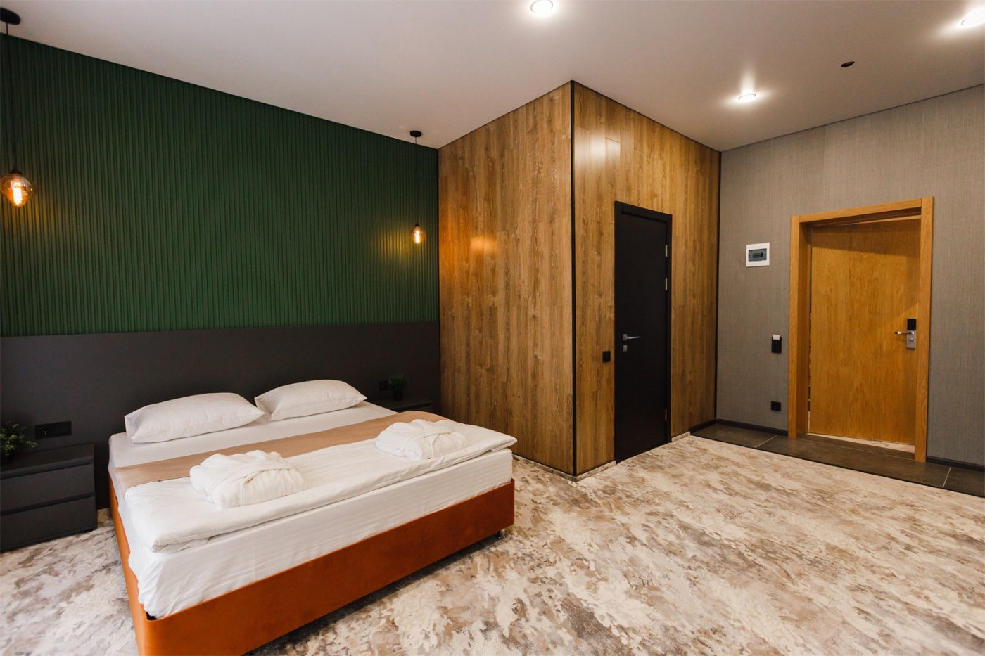 Отель «Dombay Winter Hall» Карачаево-Черкесская Республика Двухместный номер Комфорт, с 1 кроватью и дополнительной кроватью., фото 1