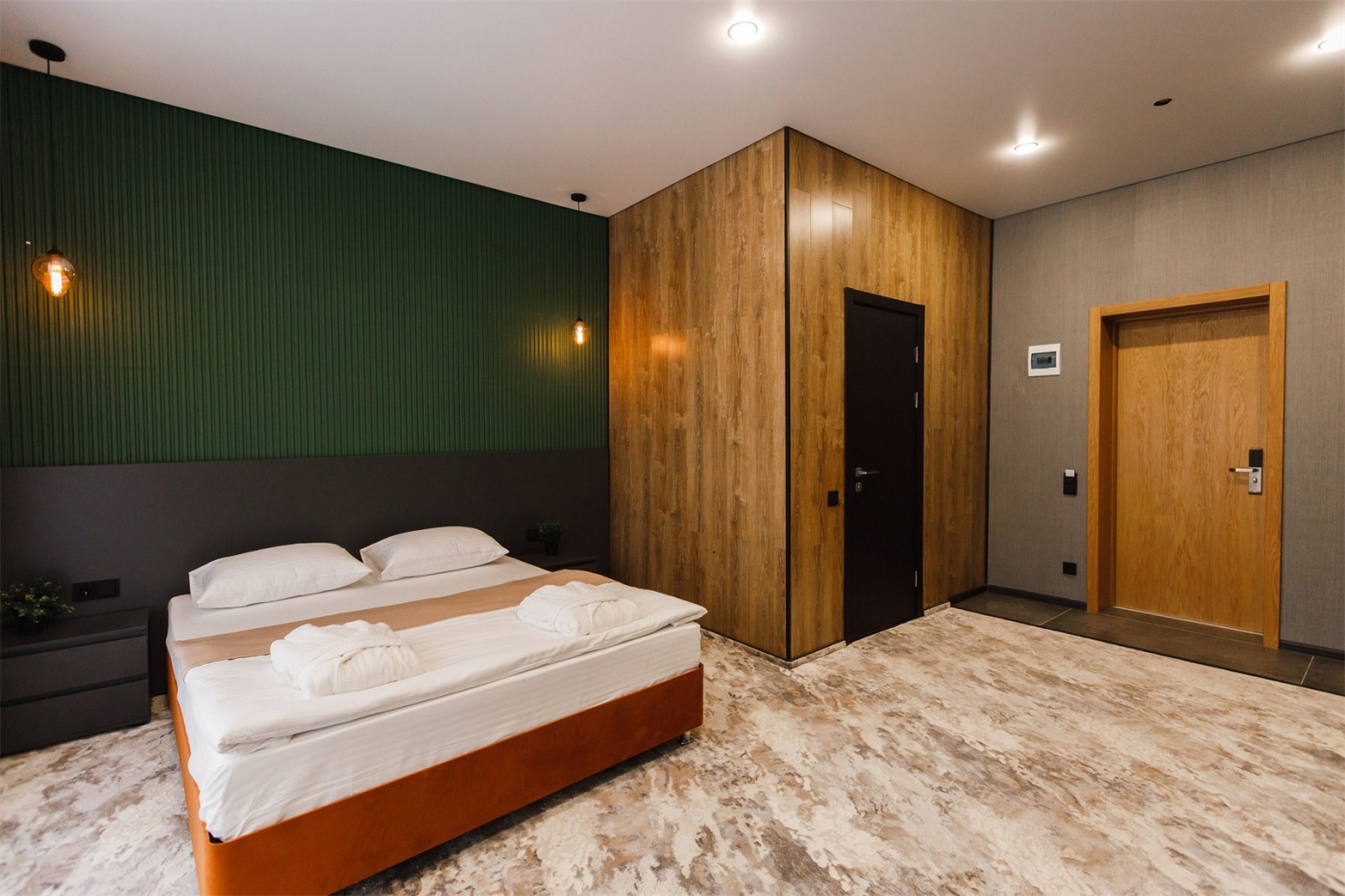 Отель «Dombay Winter Hall» Карачаево-Черкесская Республика Двухместный номер Комфорт, с 1 кроватью и дополнительной кроватью., фото 2