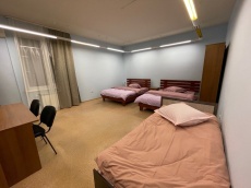 Отель «Неделина 26» Воронежская область пятиместный номер с двумя двумя двухспальными кроватями и односпальной кроватью, фото 3_2