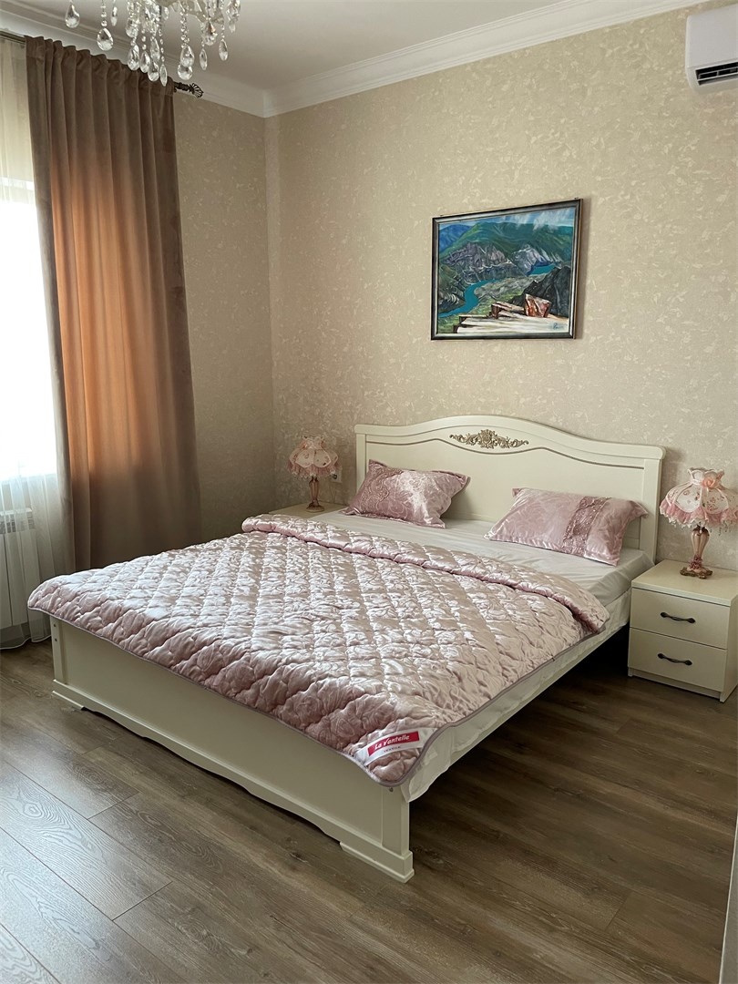 Отель «Атмосфера 3*» Республика Дагестан Классический улучшенный номер с двухспальной кроватью(King-size+), фото 11