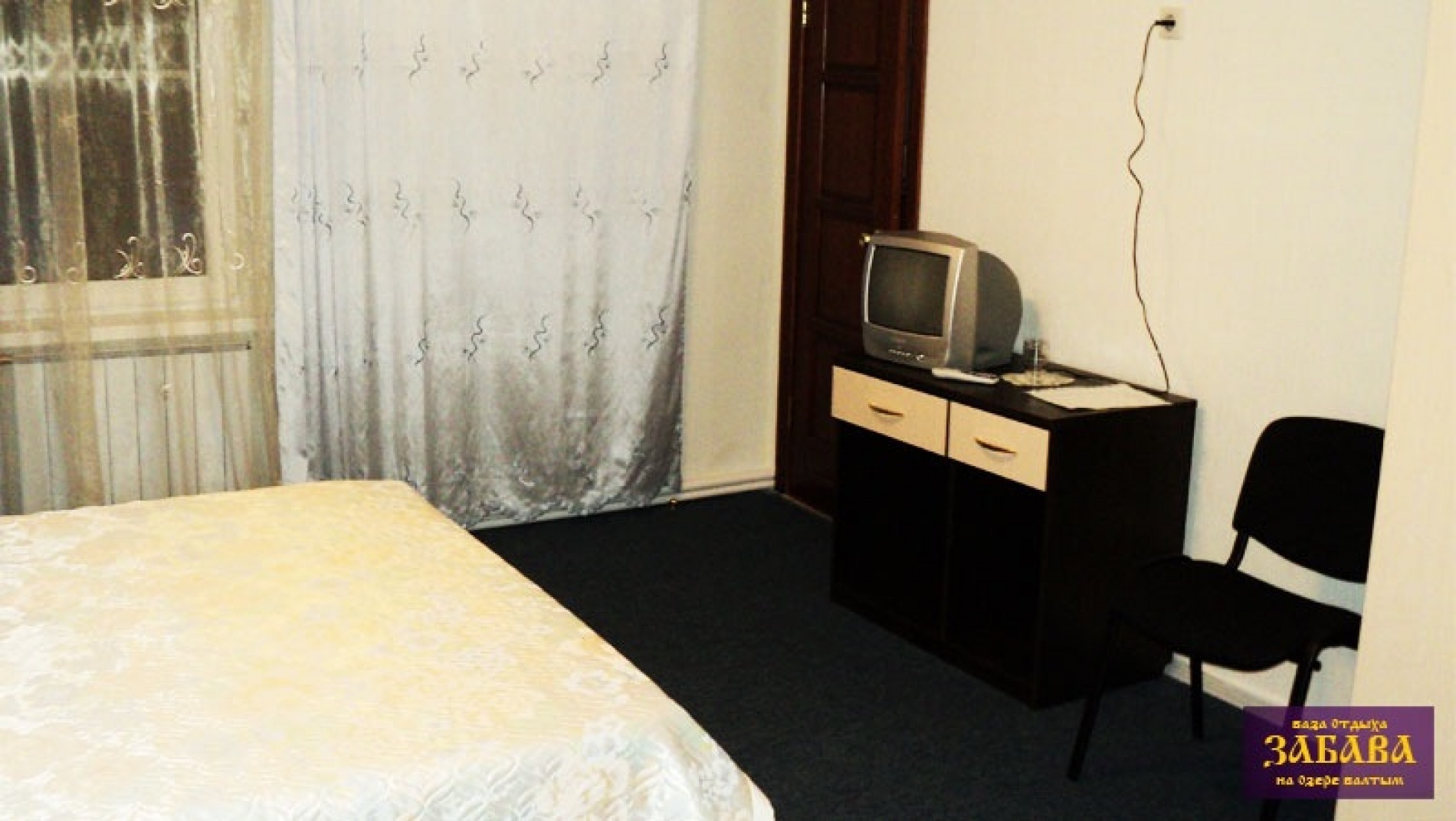 База отдыха «Забава» Свердловская область Номер «Стандарт» с одной двуспальной кроватью, фото 1