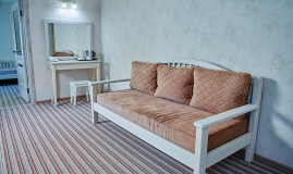  «ФонГрад» SPA-отель Челябинская область Люкс Премиум 2-местный 2 комнатный (вид на озеро), фото 5_4