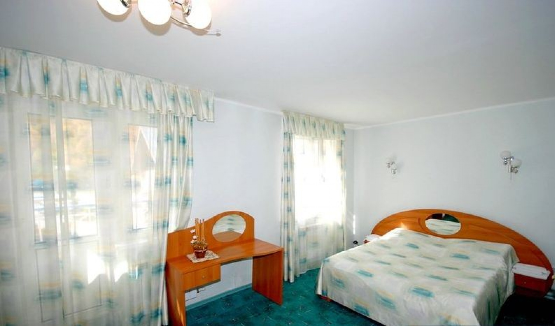 Гостиница «Снежинка» Карачаево-Черкесская Республика Сьют Сеньор 2-местный 2-комнатный №22 Корпус 2, фото 3